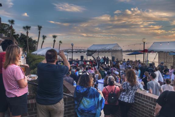 6 Fun Fall Festivals To Hit In Daytona Beach Fl With Mild Temperatures Fewer Vacationers And A Host Of Entertaining Events Fall Is One The Best Times To Experience Daytona Beach