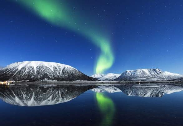 Northern lights over the Buksnesfjorden fjord in Vesterålen