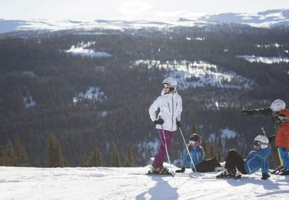 Family skiing in Kvitfjell