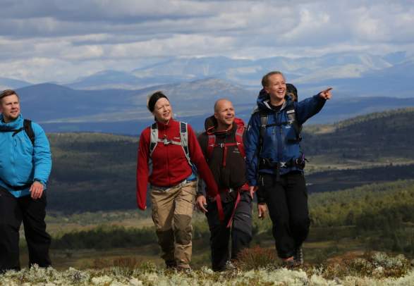 People hiking in the mountains at Skeikampen