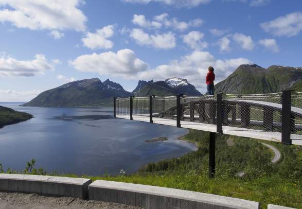 A person standing at the viewing platform in Bergsbotn on the Norwegian Scenic Route Senja, Northern Norway
