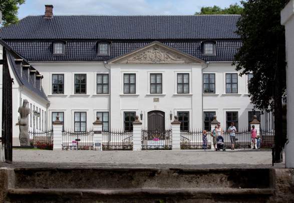 The facade of Hafslund Manor