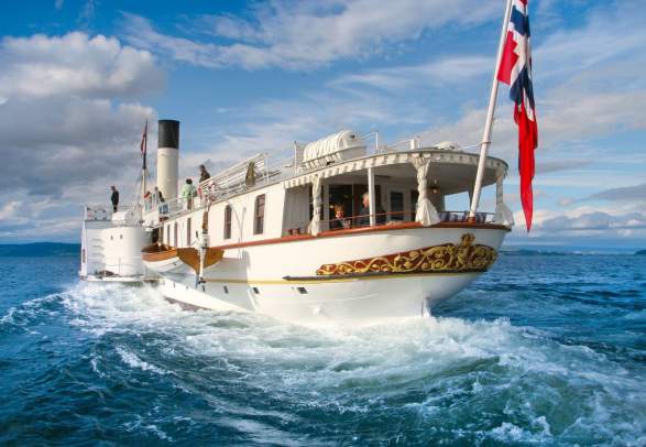 Skibladner on Mjøsa on a summer dag