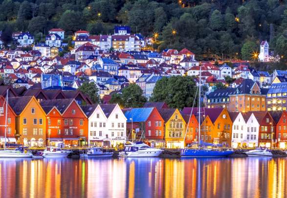 Bryggen i Bergen på kveldstid