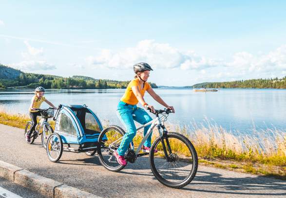 People cycling along the lake in Inner Østfold, Eastern Norway