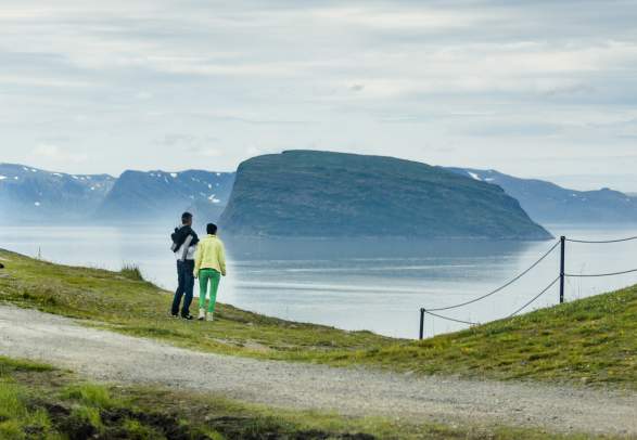 People walking along the sea in Hammerfest