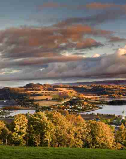 Oversiktsbilde av Innherred i høstfarger