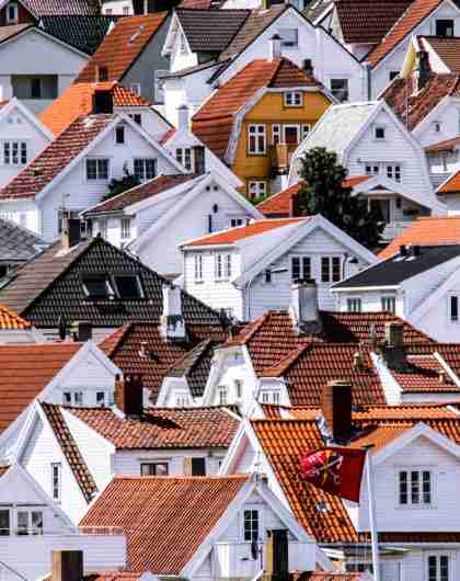 White, wooden houses in Old Stavanger. Photo: Arnold Lan