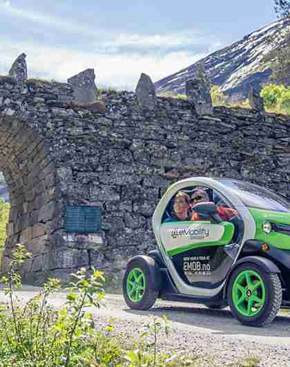 A couple exploring Norway the green way with an eMobility electric car
