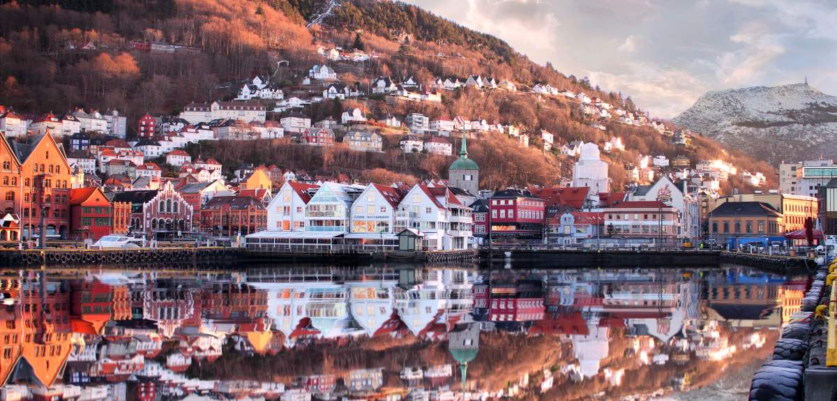 Situs warisan dunia UNESCO Bryggen di Bergen, Fjord, Norwegia