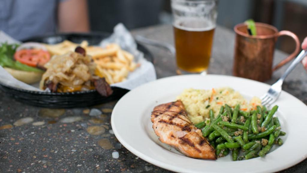 Places To Eat In Greater Des Moines Explore The Food Chefs Eat Cab Co