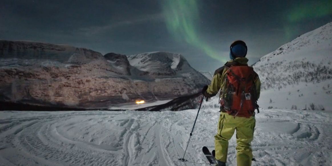 Aurora skier