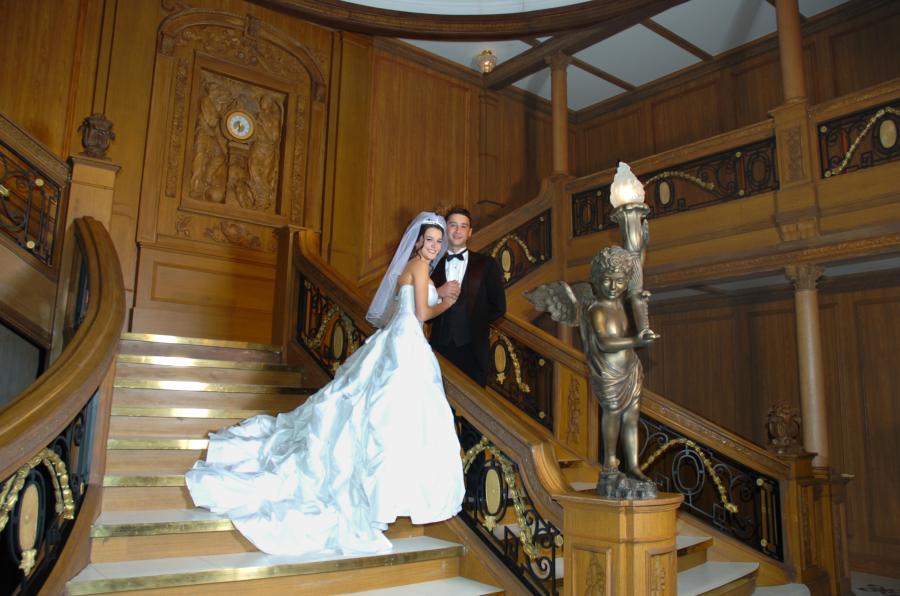 10 Unique Wedding Locations In Las Vegas Venues Married On The Anic Grand Staircase