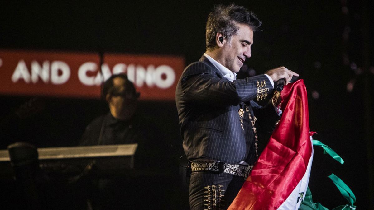 Alejandro Fernandez holding Mexican flag