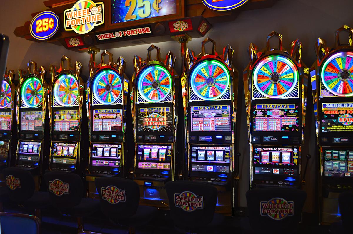 "Wheel Of Fortune" Slot Machine Game at Casablanca Casino