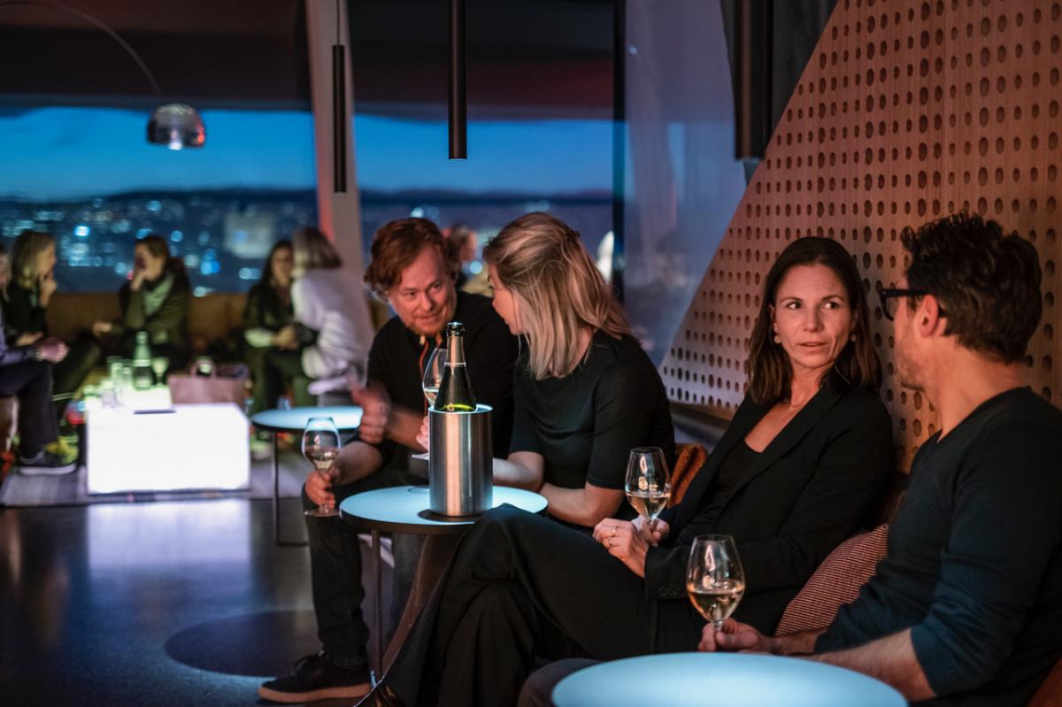 People enjoying a drink at Kranen cocktail bar at MUNCH, Oslo