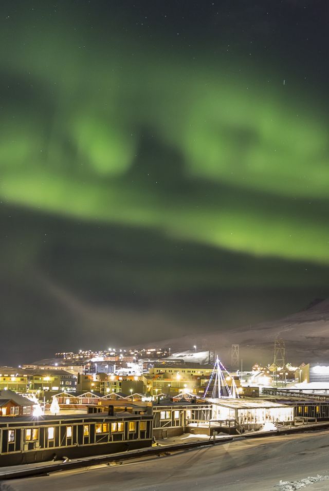 best time to visit svalbard northern lights