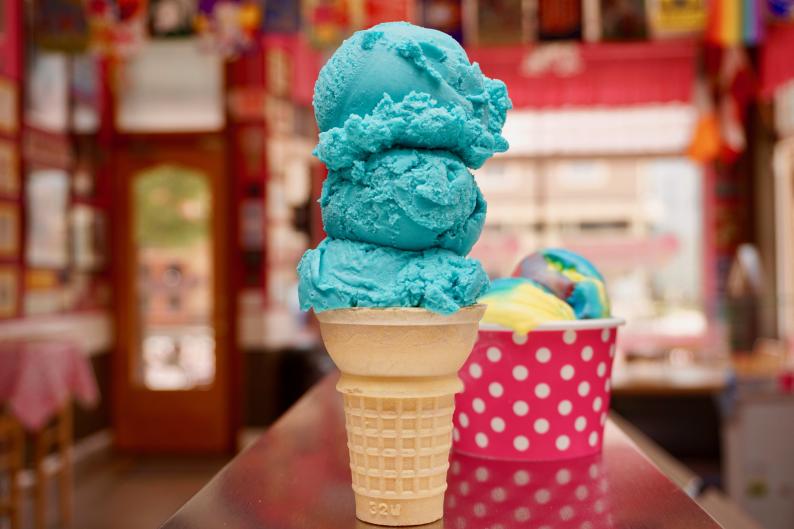 Pinkie's Ice Cream interior