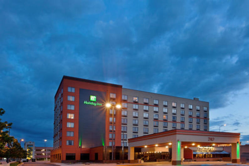 Exterior view of the family and budget friendly hotel, the Holiday Inn Downtown