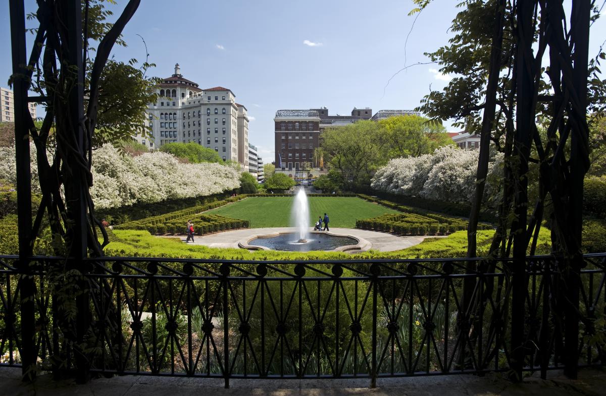 Spring And Summer In New York New York Seasons New