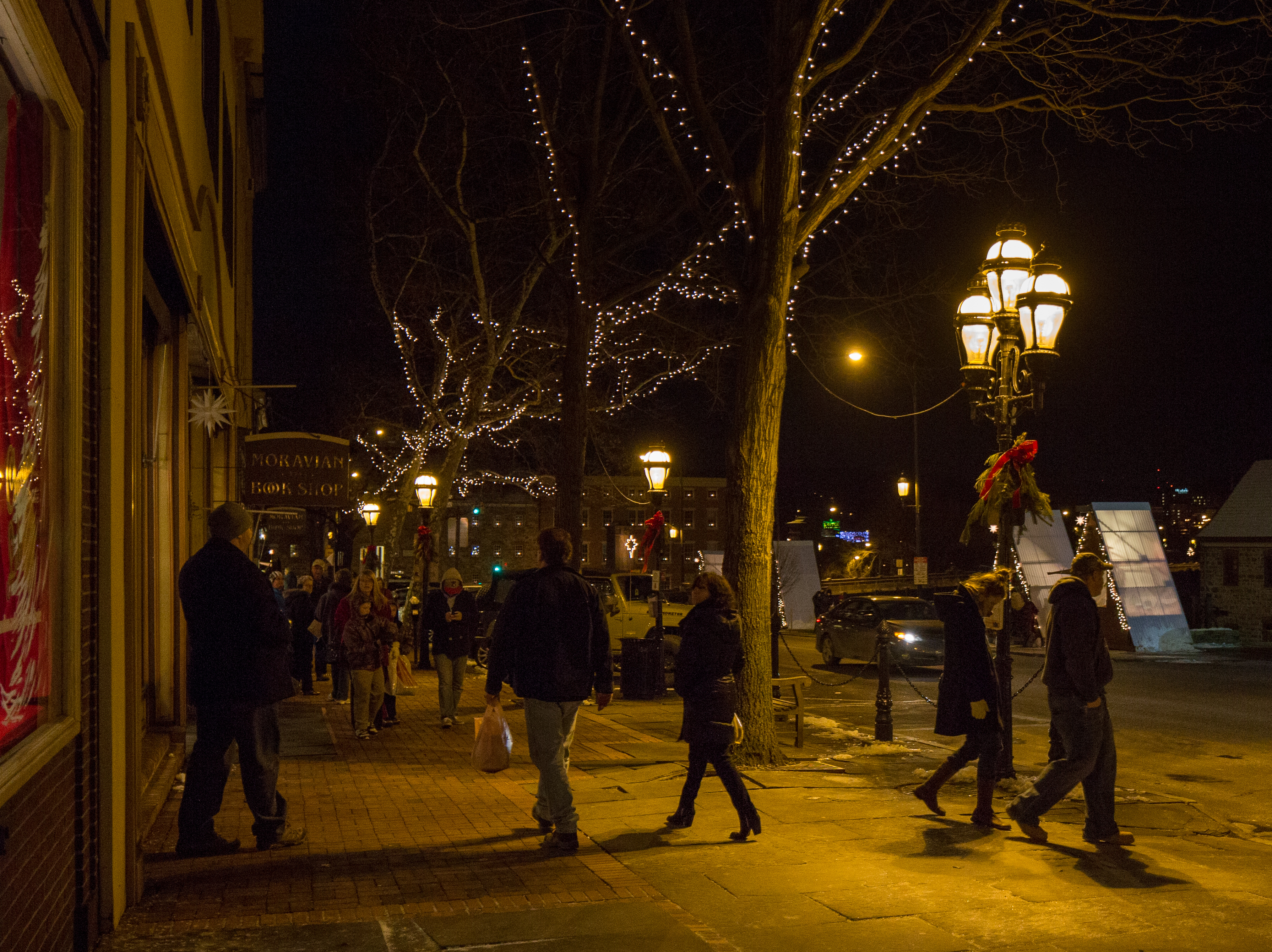Christmas in Bethlehem - Main Street 02 - Discover Lehigh Valley
