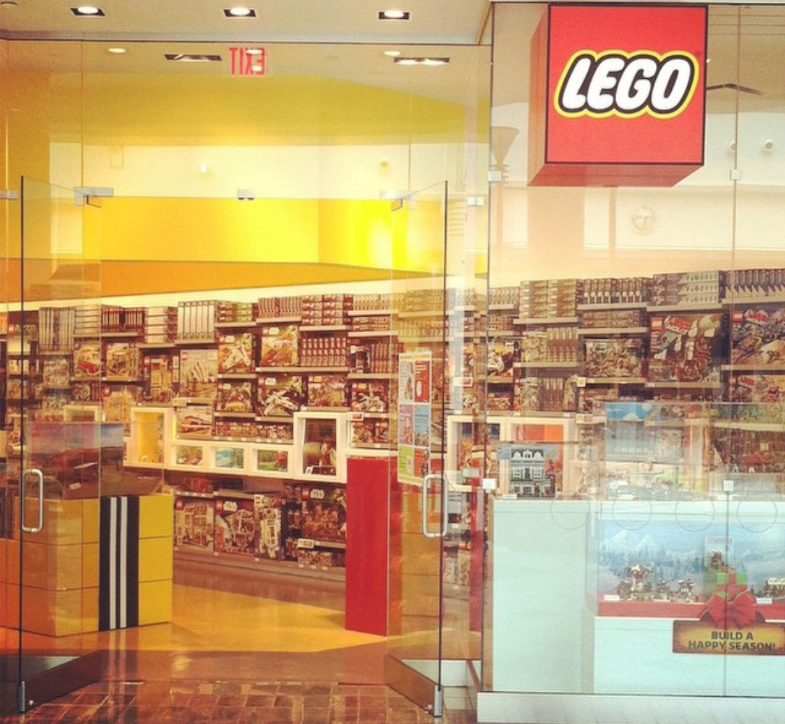 lego-store-eastview-mall-exterior