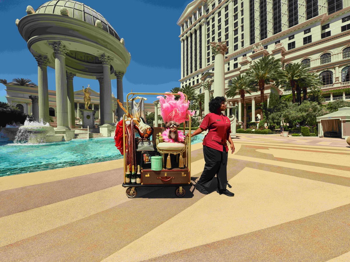 Puppy Princess bellhop cart, Caesars Palace pool